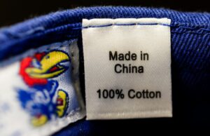 Los dos exportadores más grandes del mundo se enfrentan a los aranceles de Trump de manera muy diferente. He aquí por qué.