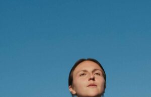 Lotte Wubben-Moy de Arsenal en el anuncio de renovación de su contrato