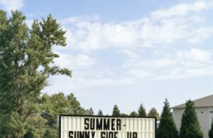 ¿Por qué estoy triste? El nuevo fotolibro de Dana Stirling es una búsqueda vulnerable de significado