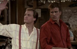 Ted Danson recordó que 'tratando de superar' a Woody Harrelson en todo con el elenco de los vítores, y por qué finalmente los dio en la broma