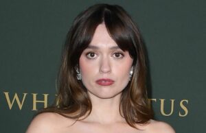 Los fanáticos de Aimee Lou Wood se sorprendieron al enterarse de su famosa hermana que se parece a ella