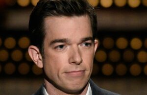 John Mulaney se estremeció mientras hace una broma arriesgada sobre Gene Hackman y la trágica muerte de la esposa