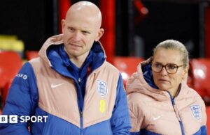 Asistente de mujeres de Inglaterra Arjan Veurink para convertirse en jefe holandés