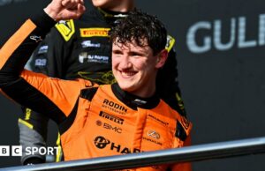 Alex Dunne: El adolescente irlandés hace historia con la victoria de Fórmula 2 en Bahrein