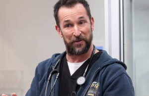 Noah Wyle estuvo en ER durante 15 años, pero no fue hasta el Pitt que su madre enfermera tuvo una reacción 'catártica y catalítica' a una emergencia médica de TV