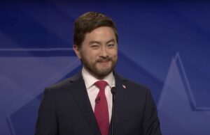 Bowen Yang explicó por qué le gustaría que SNL lanzara a alguien más como JD Vance: 'No tienes que quedarse conmigo'