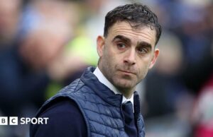 El administrador de la ciudad de Cardiff, Omer Riza, se disculpa por etiquetar a algunos fanáticos de Bluebirds 'Clueless'