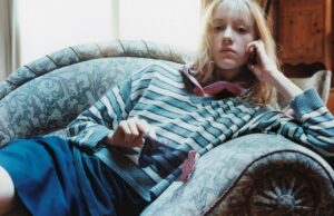 El conmovedor retrato de la niñez de Julie Greve, capturado para otro