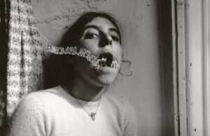 Esta exposición inquietante explora cómo Francesca Woodman se convirtió en artista