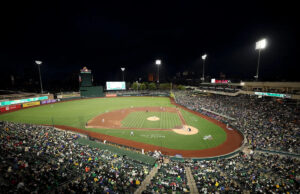 La temporada abierta de A en Sutter Health Park en Sacramento, renuncia a 18 carreras en derrota por los Cachorros