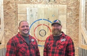 Poniendo una manejo de toda la diversión que se debe tener en un oasis de Fostoria Entertainment