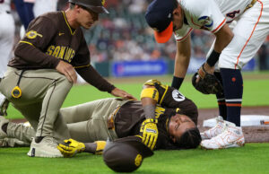 Luis Arraáz de Padres liberado del hospital, se une al equipo después de una colisión aterradora en la victoria sobre Astros