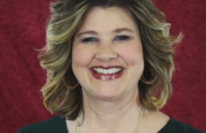 El pastor se opone al candidato del Superintendente de Deer Park sobre su 'estilo de vida'