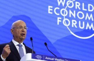 El fundador de la reunión de Davos, Klaus Schwab, data como presidente del Foro Económico Mundial