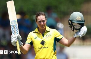 Ellyse Perry: Hampshire Hawks firma a Australia Allraunder