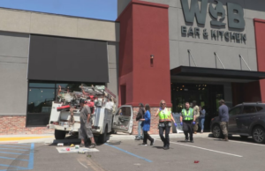 Varias personas heridas después de que el camión utilitario llega a World of Beer en Hinesville