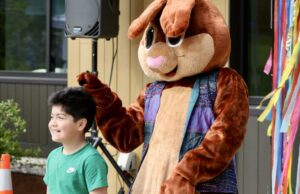 Wood Village debuta nuevo extravagancia de Pascua con zoológico de mascotas, golosinas azucaradas