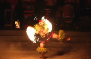 Campeonato Mundial de Fireknife que regresan a Laie