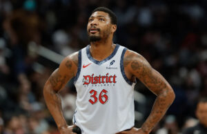 El veterano de los Wizards, Marcus Smart, entra en un breve altercado con los fanáticos de los Celtics en el último regreso a Boston