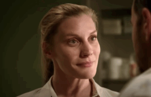 Katee Sackhoff dice que una vez vio a un actor de Longmire ser despedido durante el almuerzo