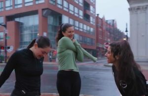 Atletas corriendo por buenos deportes