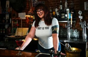 Un recorrido fotográfico de la junta de Pinup de Bossy GRRL en el Old North Entertainment District