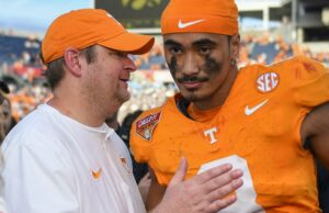 Fútbol universitario que muere como liderazgo de playoffs evita la realidad