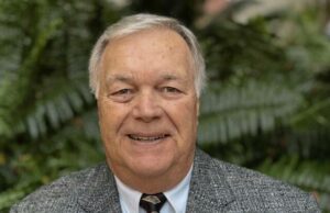 Frederick de Ken Hi se destacó como jugador de fútbol, entrenador de toda la vida; se une al Salón de la Fama del Ak Valley Sports.