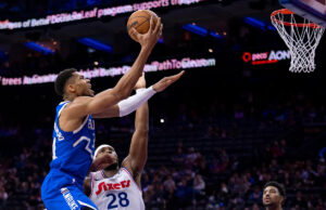 Giannis Antetokounmpo se convierte en el primer jugador en la historia de la NBA en publicar 35 puntos, 20 asistencias y 15 rebotes