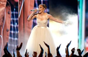 Jennifer López presentará 2025 American Music Awards en CBS