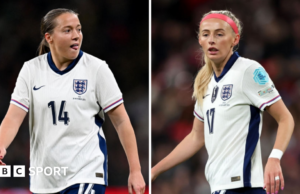 Fran Kirby y Chloe Kelly de Inglaterra para Miss Bélgica en casa