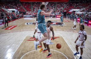 Haciendo el salto de los aros universitarios a la NFL: 'Pensé, ¿qué? Cambiar deportes?