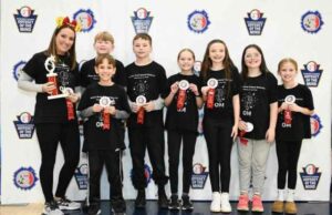 Equipo de la Escuela Primaria Valley para competir en Odyssey of the Mind World Finals