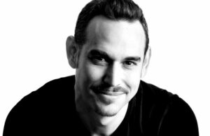 Las fotos falsificadas contratan solo para el jefe de audio de Reys, Blake Gregory