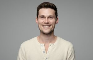 El agente de televisión de CAA, Brandon Finkelstein, se une al motor creativo de Drew Comins