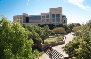 US News & World Report clasifica a McCoy College of Business y MBA MBA entre los mejores de los países: sala de redacción: Texas State University