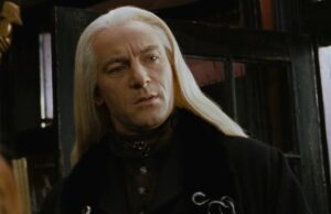Jason Isaacs está seguro de que la gente olvidará que interpretó a Lucius Malfoy después de que salga el espectáculo de Harry Potter, y explicó por qué está perfectamente bien con eso