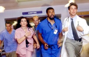 El elenco de 'er' tiene reunión en el debut de Broadway de George Clooney