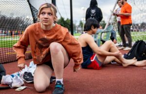 Forzó a su equipo de atletismo, un estudiante de secundaria trans en Virginia se unió a los niños