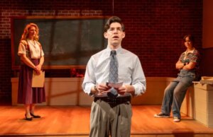 Revisión: All the World's a Stage, un drama musical sobre un maestro de secundaria encerrado