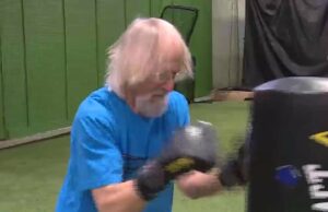 Los boxeadores con la enfermedad de Parkinson participan en la competencia mundial amigable