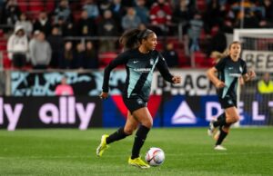 Los lectores suenan en deportes femeninos, conductores suspendidos y una defensa de deportación