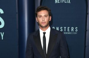 5 cosas sobre el actor que interpretó a Erik Menéndez – Hollywood Life