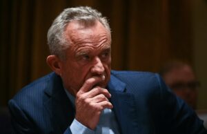 Los padres reciben mensajes mixtos sobre sarampión de RFK Jr.