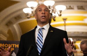 ¿Cory Booker sigue hablando? Cuánto tiempo duró su filibustero: Hollywood Life