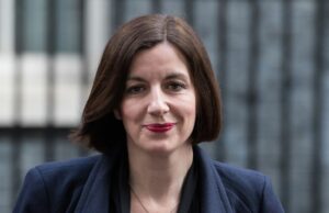 El ministro del Reino Unido dice que las mujeres trans deben usar baños que correspondan a su “sexo biológico”