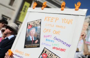 ¿De qué son las manos de las protestas? Aprenda sobre las demostraciones – Hollywood Life