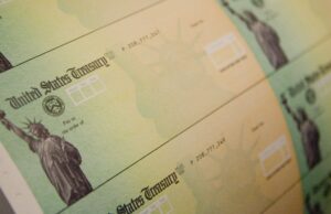 ¿Quién recibe los nuevos controles de estímulo del IRS? Mira si eres elegible – Hollywood Life