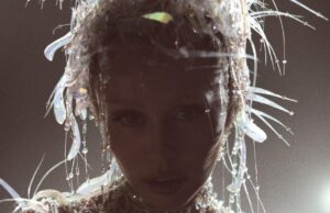 Miley Cyrus lanza 'End of the World' con video musical acompañante