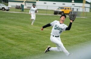 Respaldos de deportes de primavera del área de Saginaw: Freeland barre el doble de béisbol.